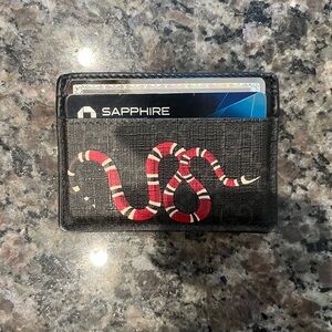 Gucci wallet black card holder snake and Gucci logo design